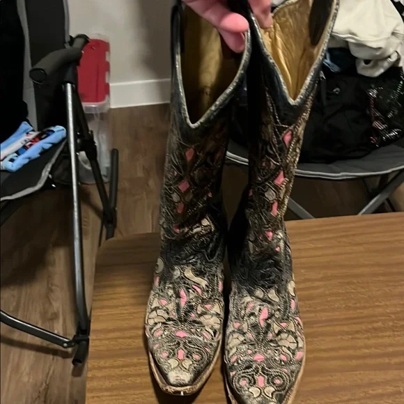 Women's Western Embroidered Boots - Black and Pink - Picture 4 of 6